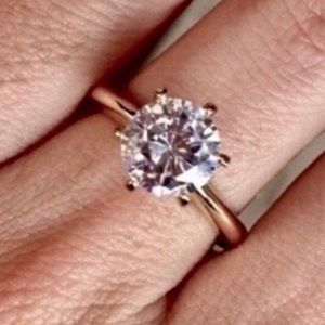 Wedding band cz on silver plated band.